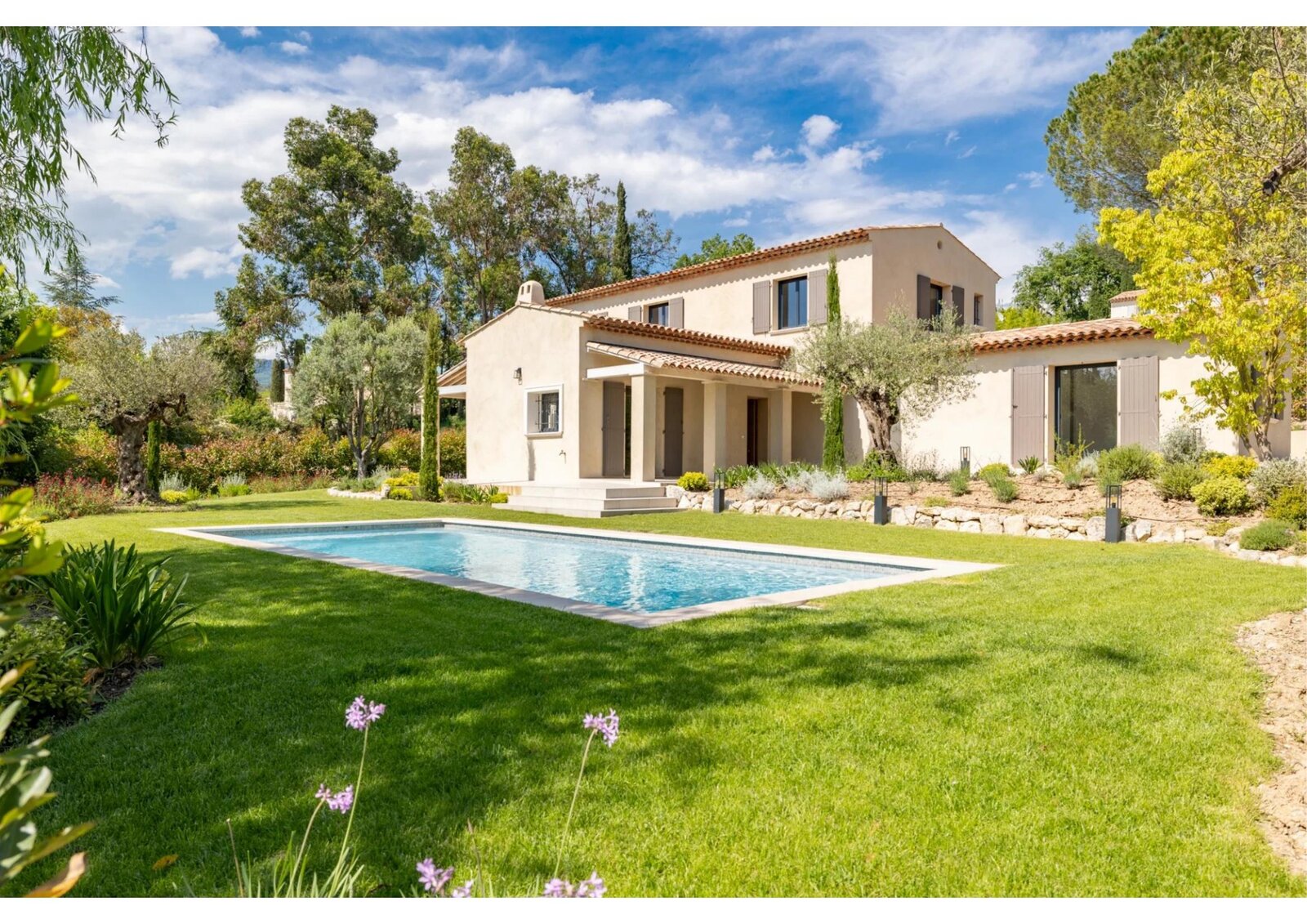 Villa Riviera Residences — vue jardin et piscine